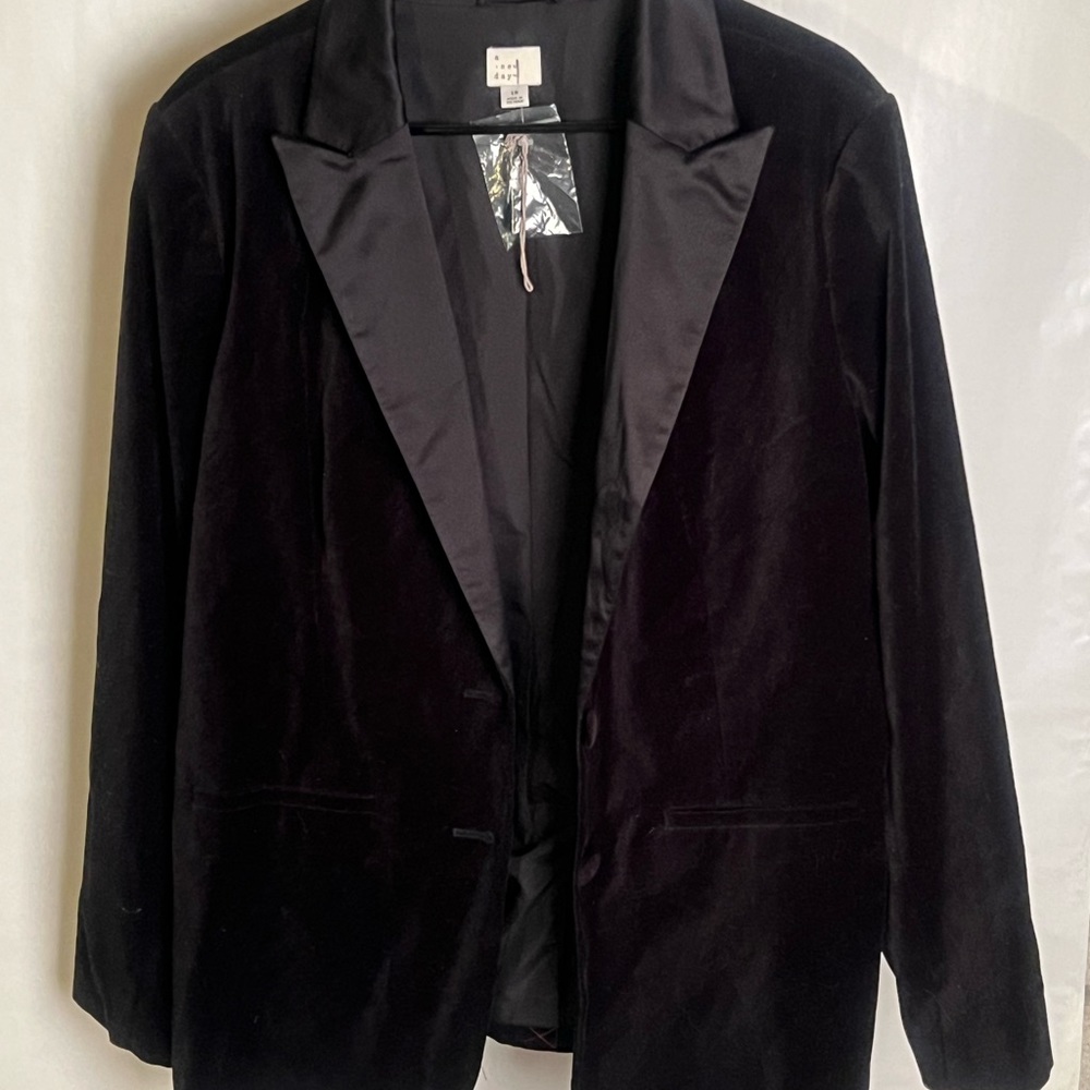 Black velvet sport jacket new w/o tags